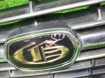 РЕШЕТКА РАДИАТОРА НА TOYOTA GRANVIA VCH10W