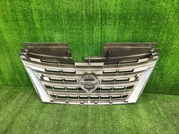 РЕШЕТКА РАДИАТОРА НА NISSAN SERENA C26