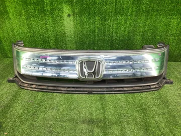РЕШЕТКА РАДИАТОРА НА HONDA FREED SPIKE GP3