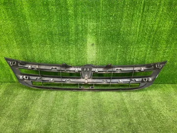 РЕШЕТКА РАДИАТОРА НА TOYOTA ISIS ZGM10G