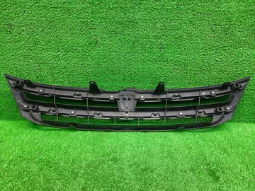 РЕШЕТКА РАДИАТОРА НА TOYOTA ISIS ZNM10G