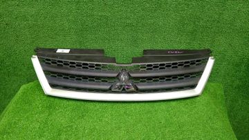 РЕШЕТКА РАДИАТОРА НА MITSUBISHI OUTLANDER CW5W