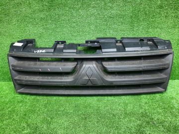РЕШЕТКА РАДИАТОРА НА MITSUBISHI PAJERO V83W