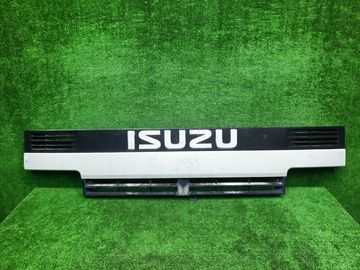 РЕШЕТКА РАДИАТОРА НА ISUZU ELF NPR66
