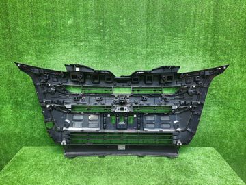 РЕШЕТКА РАДИАТОРА НА TOYOTA NOAH MZRA90W
