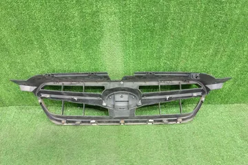 РЕШЕТКА РАДИАТОРА НА SUBARU LEGACY BL5