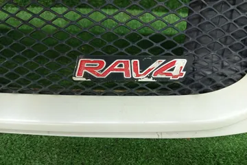РЕШЕТКА РАДИАТОРА НА TOYOTA RAV4 ACA21W