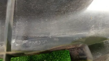 РЕШЕТКА РАДИАТОРА НА TOYOTA CALDINA ST215