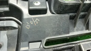 РЕШЕТКА РАДИАТОРА НА TOYOTA ISIS ZGM10G