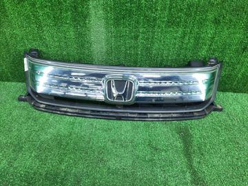 РЕШЕТКА РАДИАТОРА НА HONDA FREED SPIKE GP3