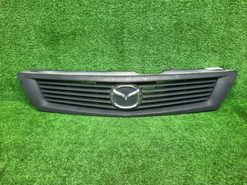 РЕШЕТКА РАДИАТОРА НА MAZDA FAMILIA Y11