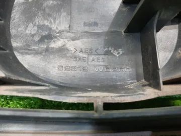 РЕШЕТКА РАДИАТОРА НА MAZDA FAMILIA Y11