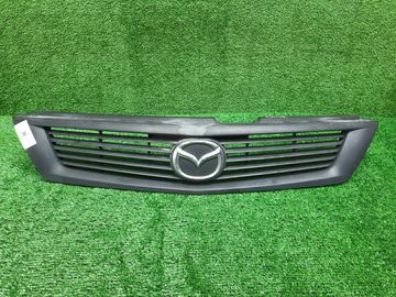 РЕШЕТКА РАДИАТОРА НА MAZDA FAMILIA Y11