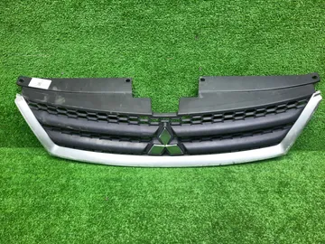 РЕШЕТКА РАДИАТОРА НА MITSUBISHI OUTLANDER CW5W