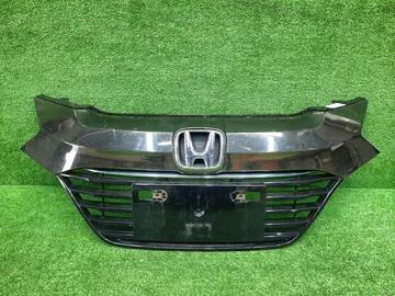 РЕШЕТКА РАДИАТОРА НА HONDA VEZEL RU3