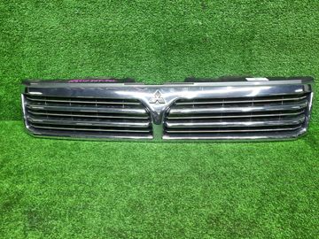 РЕШЕТКА РАДИАТОРА НА MITSUBISHI CHARIOT GRANDIS N84W
