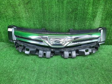 РЕШЕТКА РАДИАТОРА НА TOYOTA NOAH ZRR70G