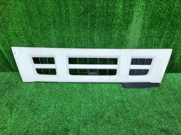 РЕШЕТКА РАДИАТОРА НА ISUZU ELF NHR69