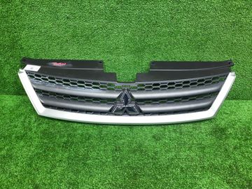 РЕШЕТКА РАДИАТОРА НА MITSUBISHI OUTLANDER CW5W