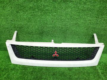 РЕШЕТКА РАДИАТОРА НА MITSUBISHI MIRAGE DINGO CQ2A