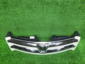 РЕШЕТКА РАДИАТОРА НА TOYOTA IST NCP60