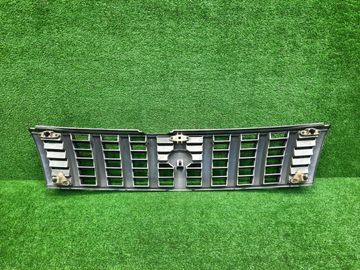 РЕШЕТКА РАДИАТОРА НА NISSAN BASSARA JU30