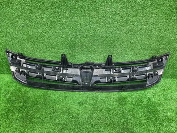 РЕШЕТКА РАДИАТОРА НА TOYOTA ISIS ZGM10G