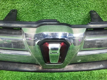 РЕШЕТКА РАДИАТОРА НА TOYOTA ISIS ZGM10G