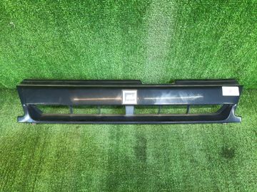 РЕШЕТКА РАДИАТОРА НА NISSAN CUBE Z10