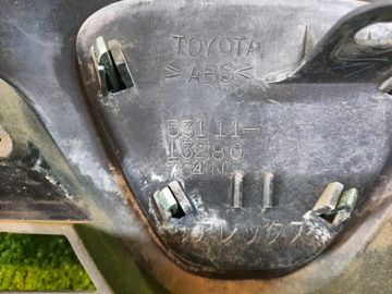 РЕШЕТКА РАДИАТОРА НА TOYOTA ALLEX NZE121