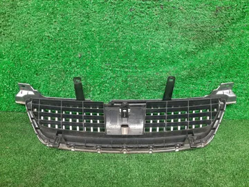 РЕШЕТКА РАДИАТОРА НА NISSAN BLUEBIRD SYLPHY G10