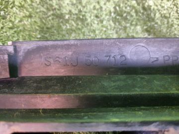 РЕШЕТКА РАДИАТОРА НА MAZDA BONGO FRIENDEE SGEW