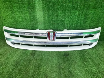 РЕШЕТКА РАДИАТОРА НА TOYOTA ISIS ZGM10G