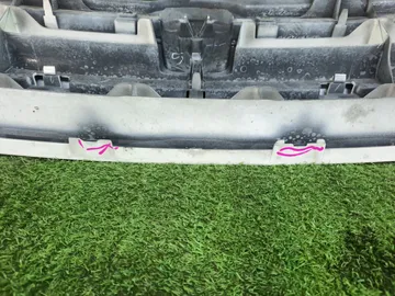 РЕШЕТКА РАДИАТОРА НА TOYOTA ISIS ZGM10G