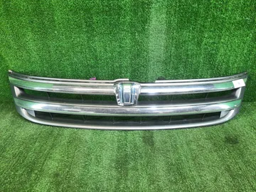РЕШЕТКА РАДИАТОРА НА TOYOTA ISIS ZNM10G