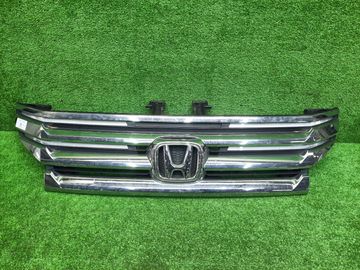 РЕШЕТКА РАДИАТОРА НА HONDA STEPWGN RK5