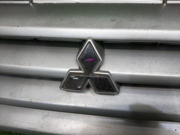 РЕШЕТКА РАДИАТОРА НА MITSUBISHI MIRAGE DINGO CQ2A