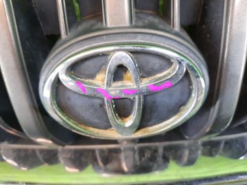 РЕШЕТКА РАДИАТОРА НА TOYOTA CAMI J102E