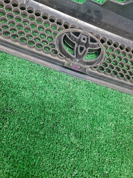 РЕШЕТКА РАДИАТОРА НА TOYOTA NOAH SR40G