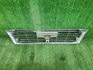 РЕШЕТКА РАДИАТОРА НА NISSAN BLUEBIRD QU14