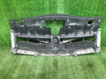 РЕШЕТКА РАДИАТОРА НА SUZUKI ESCUDO TDA4W