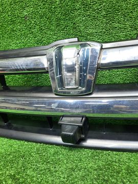 РЕШЕТКА РАДИАТОРА НА TOYOTA ISIS ZGM10G