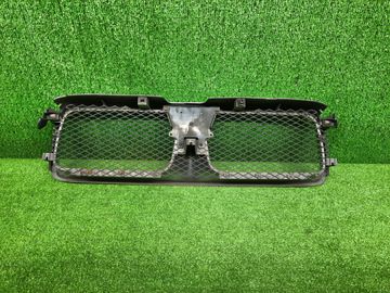 РЕШЕТКА РАДИАТОРА НА SUBARU FORESTER SG5