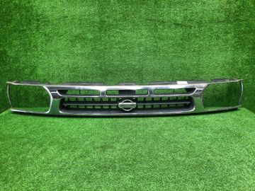 РЕШЕТКА РАДИАТОРА НА NISSAN TERRANO TR50