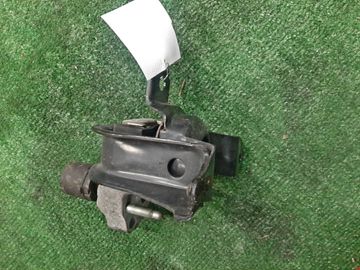 ПОДУШКА ДВС НА TOYOTA PORTE NNP11 1NZ-FE