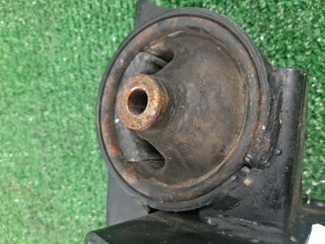 ПОДУШКА ДВС НА TOYOTA VISTA ZZV50 1ZZ-FE