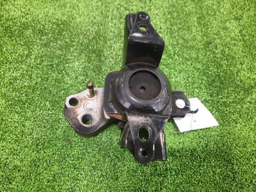 ПОДУШКА ДВС НА TOYOTA IST NCP61 1NZ-FE