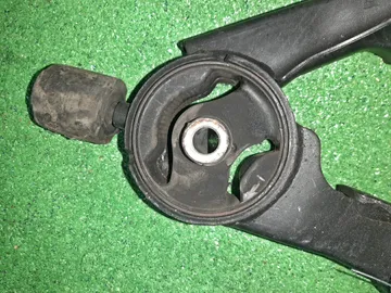 ПОДУШКА ДВС НА TOYOTA COROLLA FIELDER ZRE142G 2ZR-FE