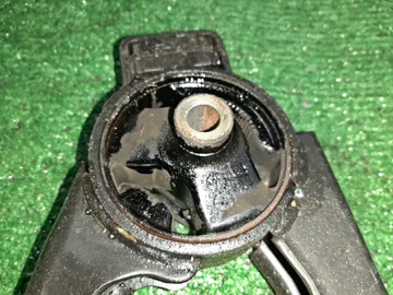 ПОДУШКА ДВС НА TOYOTA COROLLA NZE121 1NZ-FE