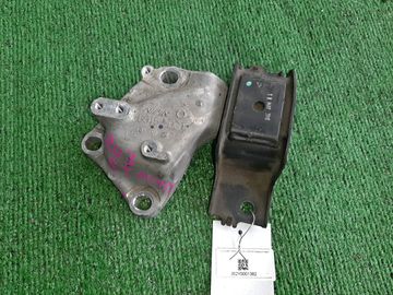 ПОДУШКА ДВС НА HONDA VEZEL RU3 LEB